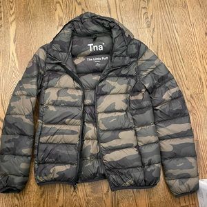 XS camo little puff Aritzia  jacket